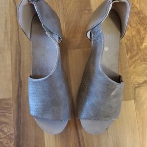 Women's Size 8 shoes